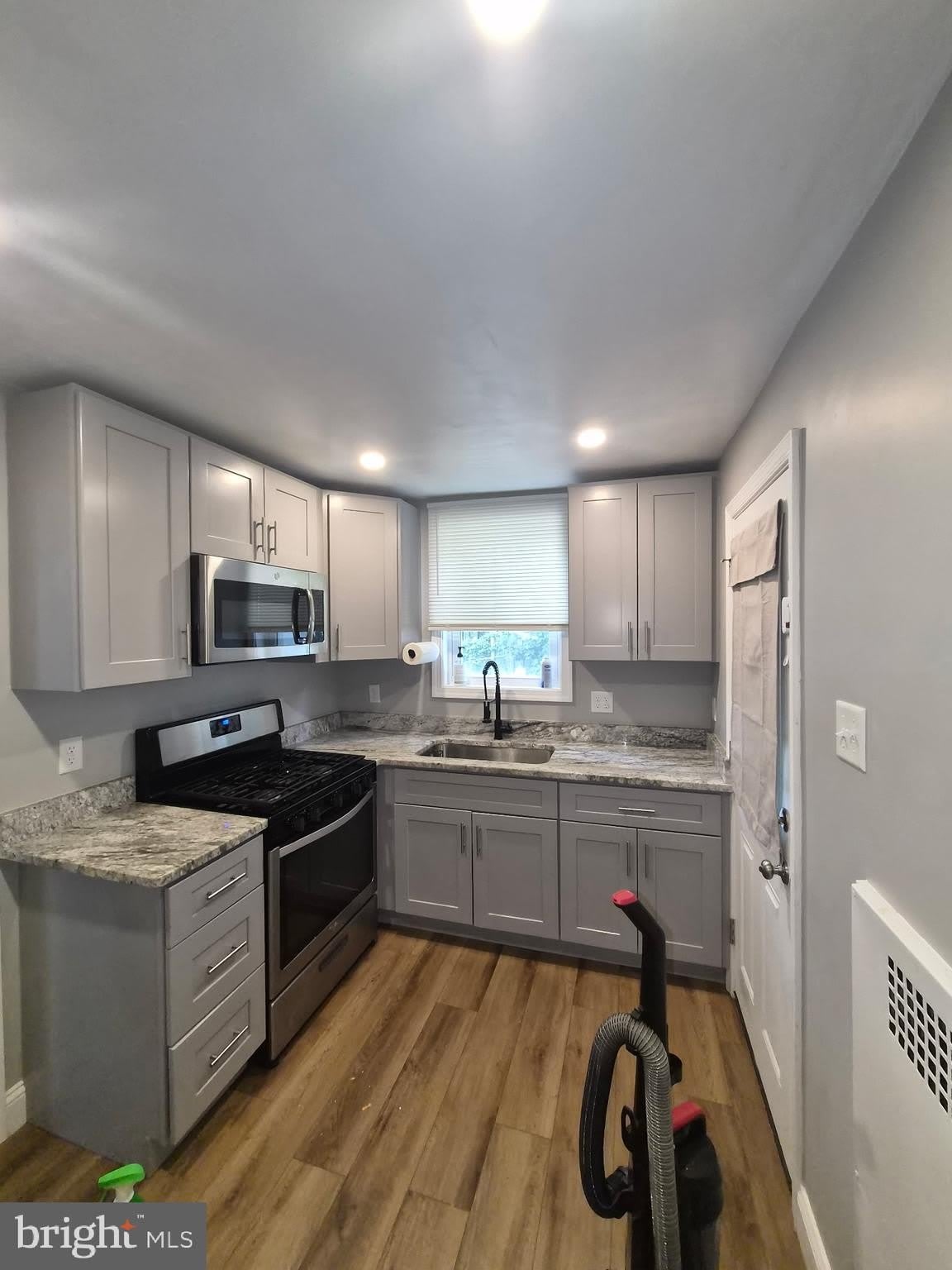 4118 BERRY Avenue – photo 5