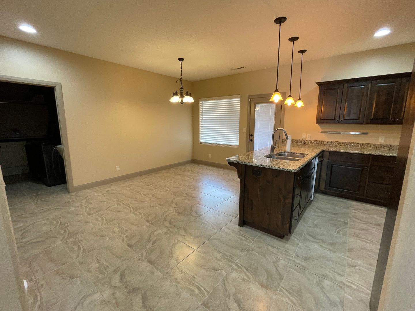 Pet-Friendly Three Bedroom Home in Riverside Heights – photo 5