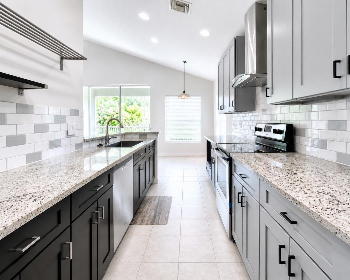 2096 KINGS PALACE Drive – photo 2