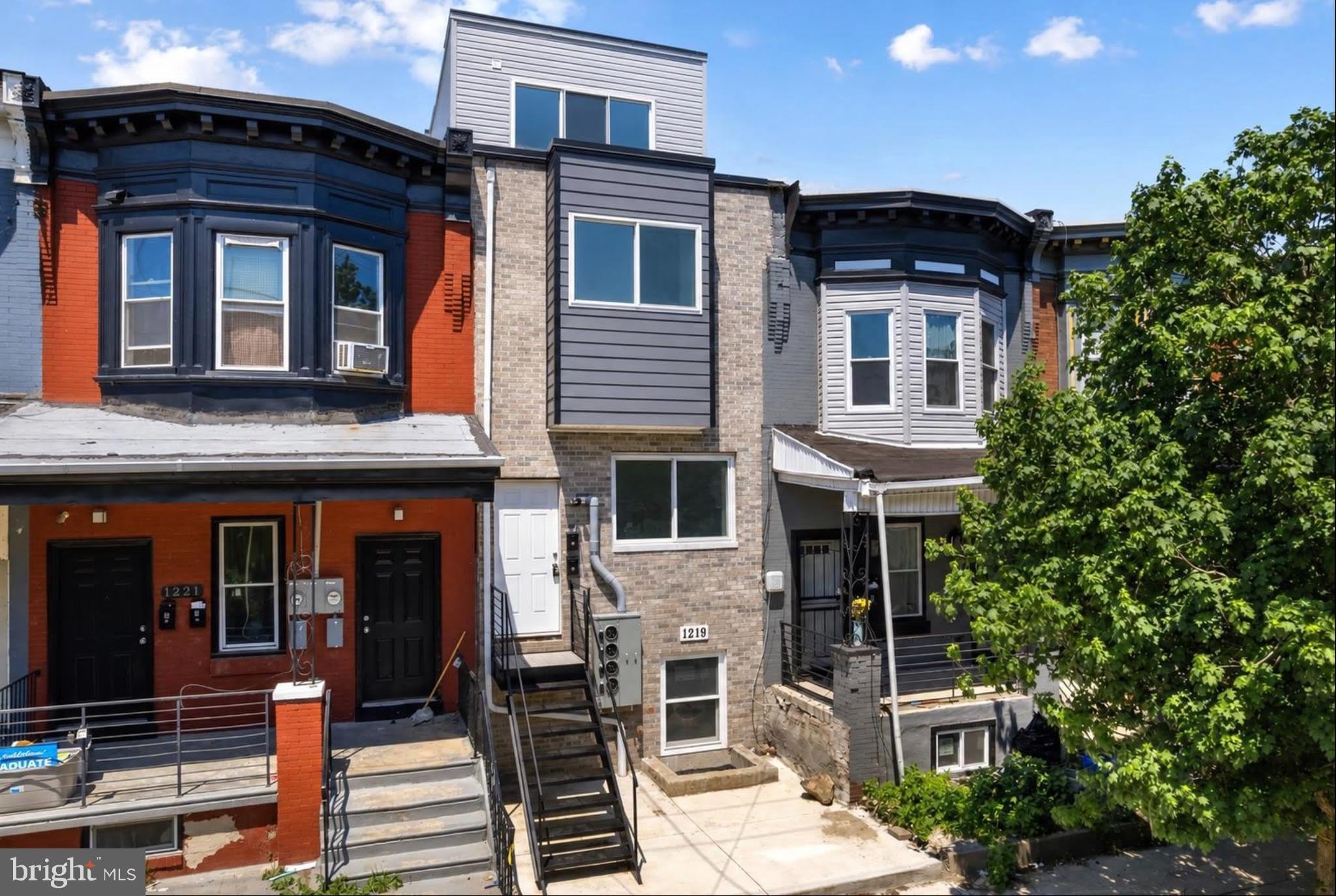 1219 W BUTLER Street – photo 1