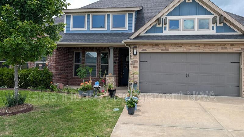 1261 Hope St – photo 2