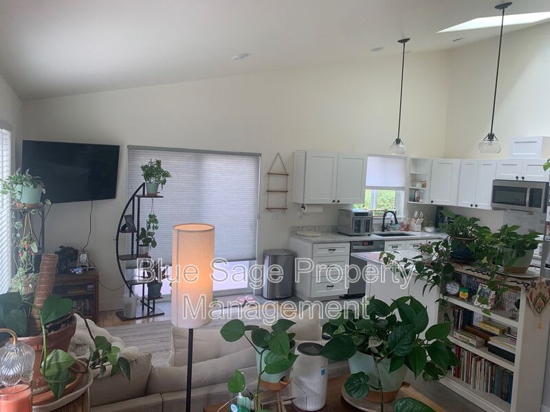 410 Eddy Ct – photo 2
