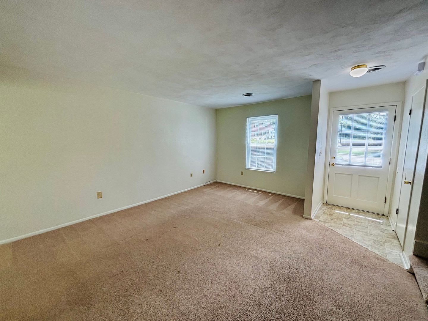2 Bedroom, 1.5 Bath Townhouse – photo 4