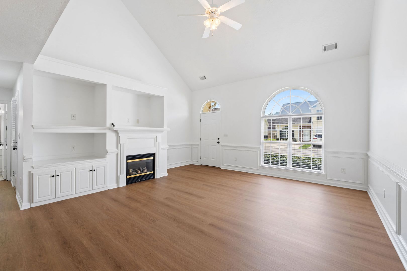 Immaculate townhome in Bay Hill – photo 5