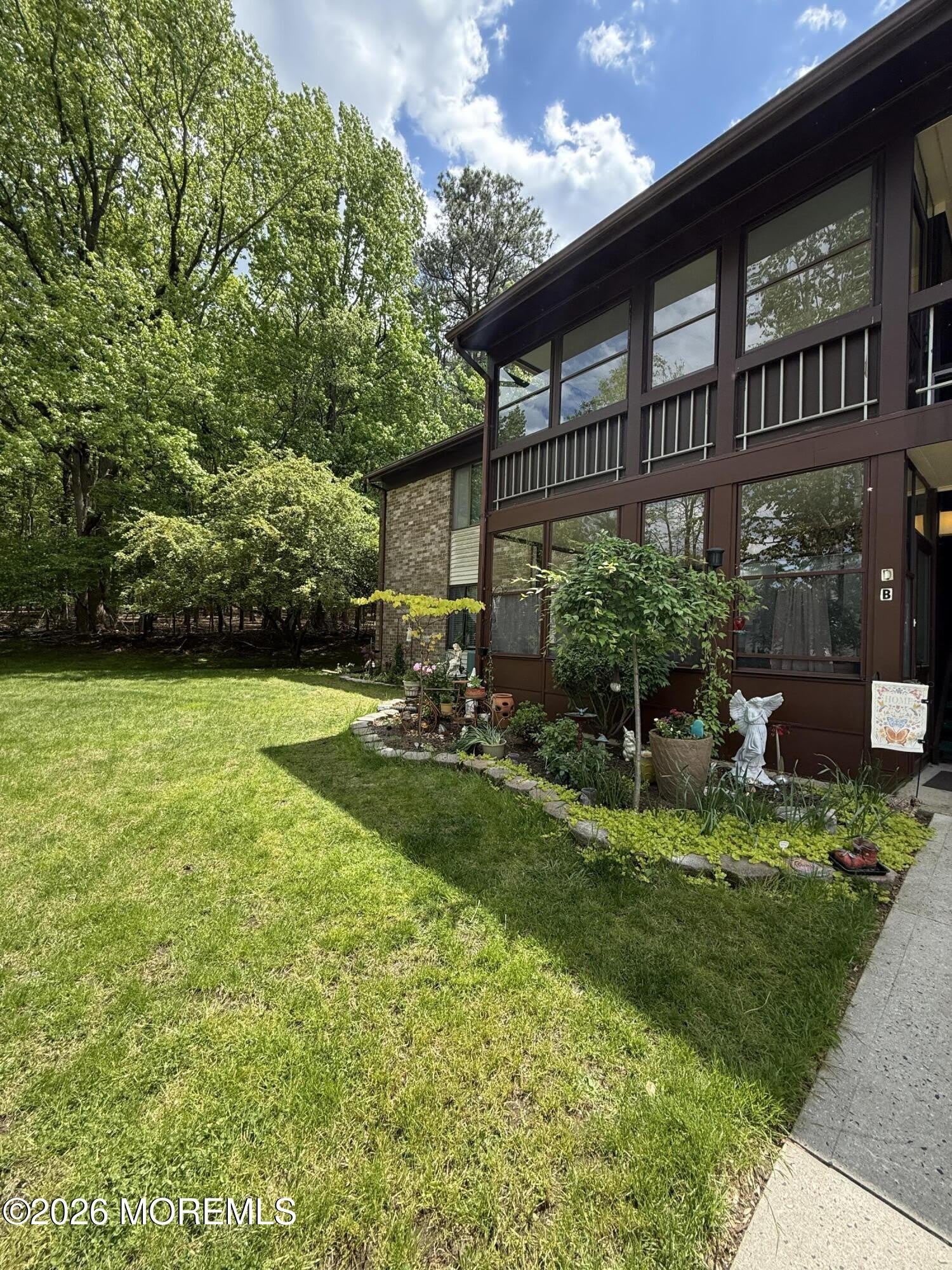 105 Amberly Drive – photo 1