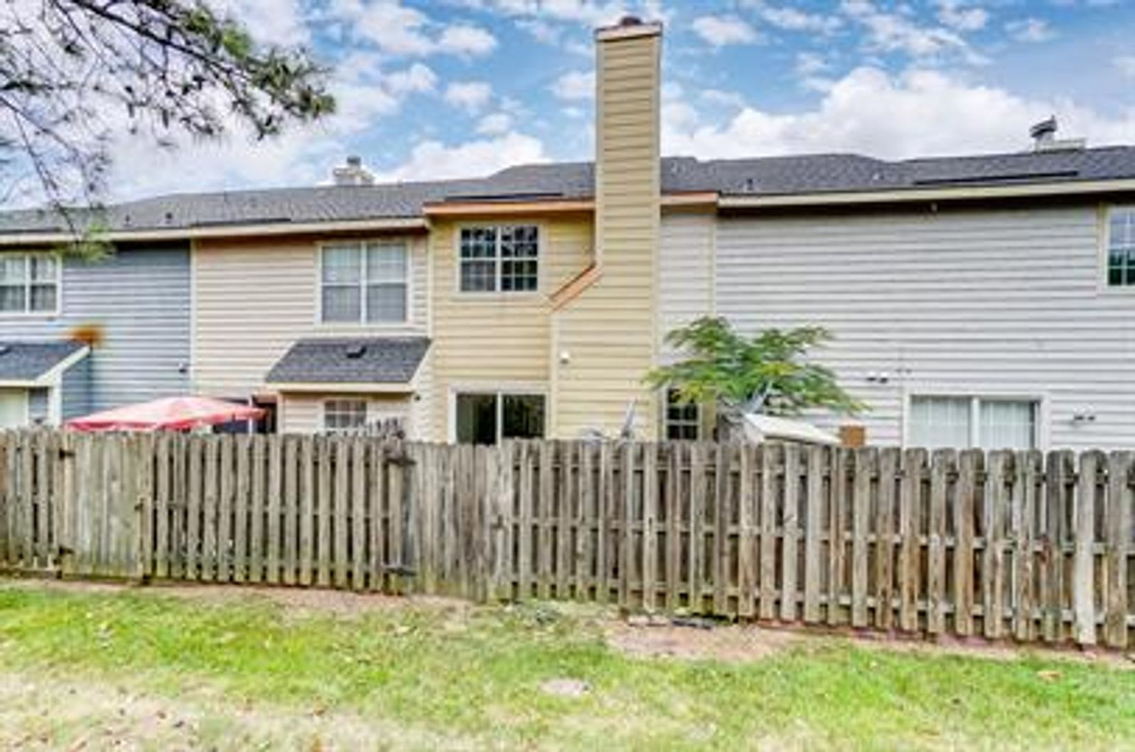 Charming 2 Bed 2 5 Bath Townhome In University Area 3821 Mosscroft Ln – photo 1