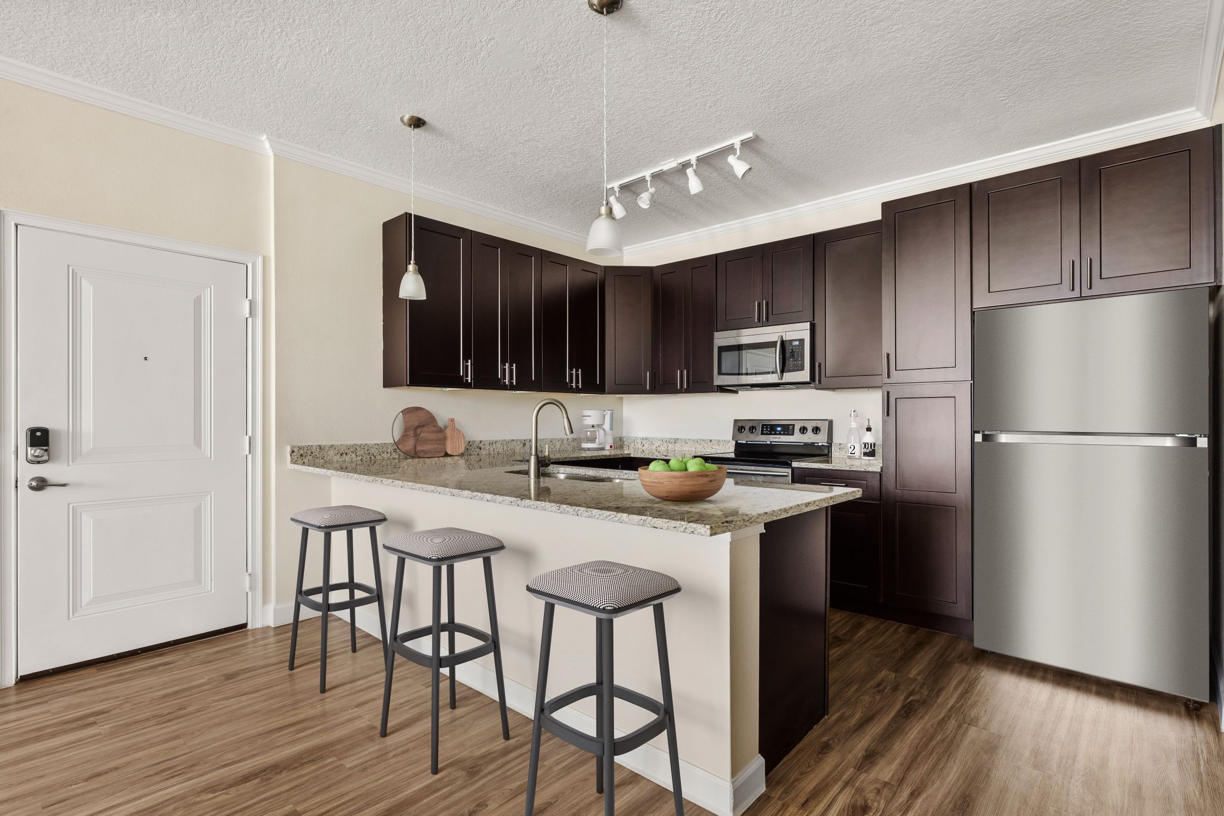 The Loop At 2800 – photo 2
