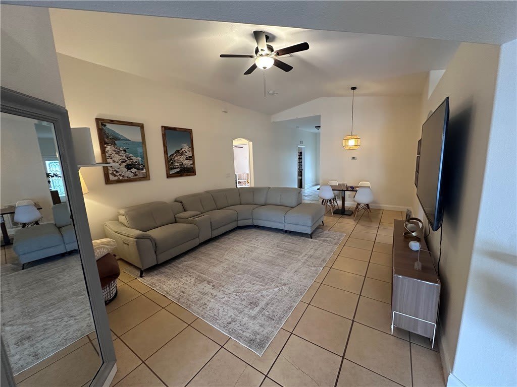 824 Greenleaf Circle – photo 3