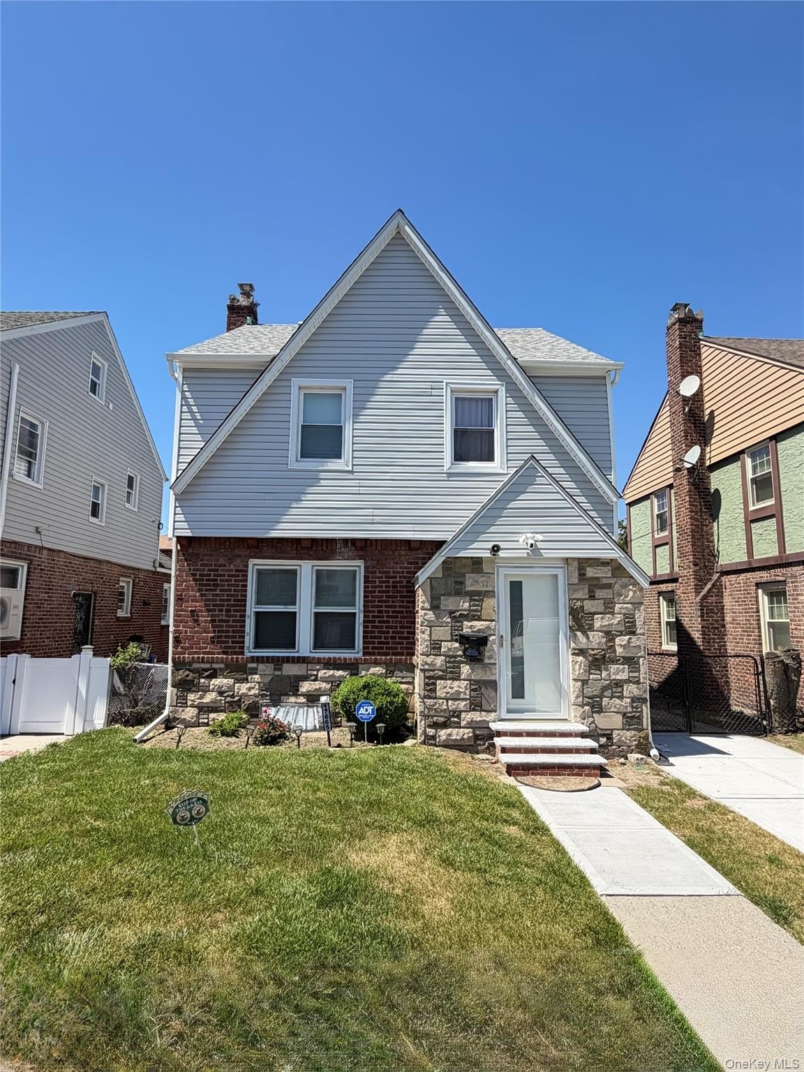 176-65 132nd Avenue – photo 1