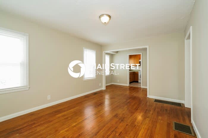 4568 Young Avenue – photo 4