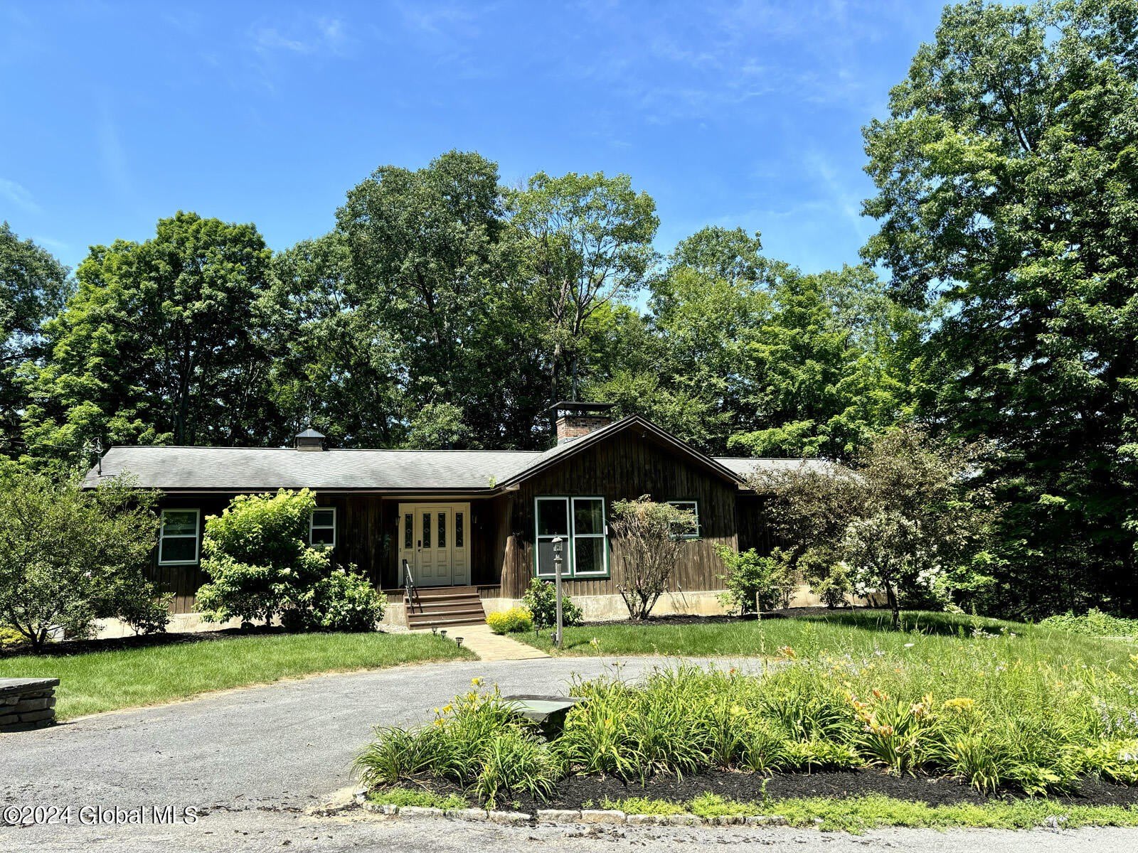 41 Eureka Avenue – photo 1