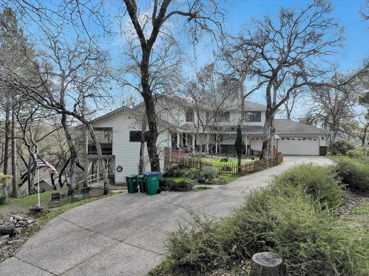 Large 4-bedroom Remodeled home in Lake Wildwood, Penn Valley, CA 95946 – photo 2