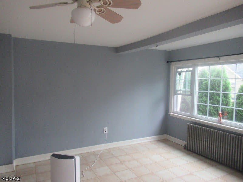 137 Thompson Ave – photo 2