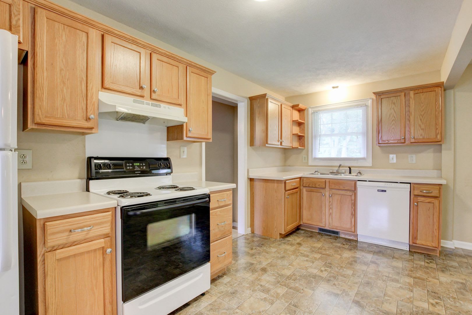 Coming Soon--18 Hillsboro Rd. – photo 4