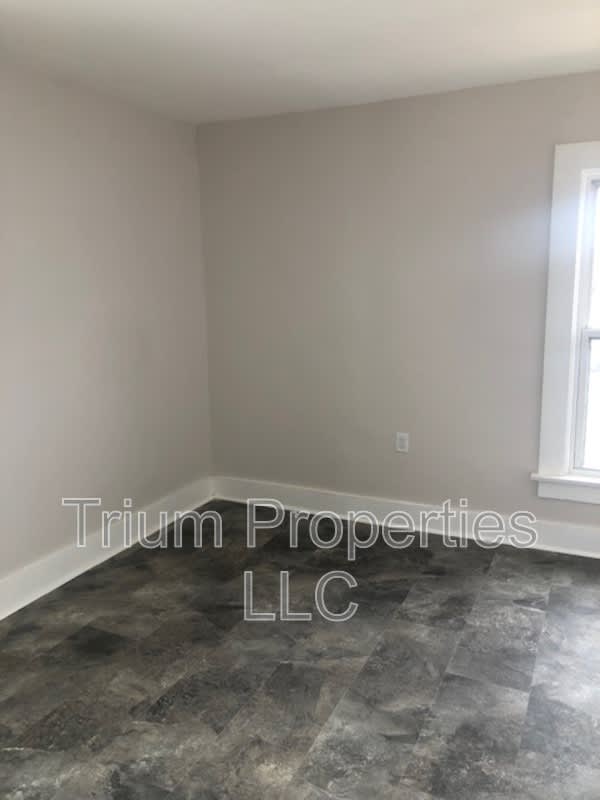295 East Ash Street – photo 3