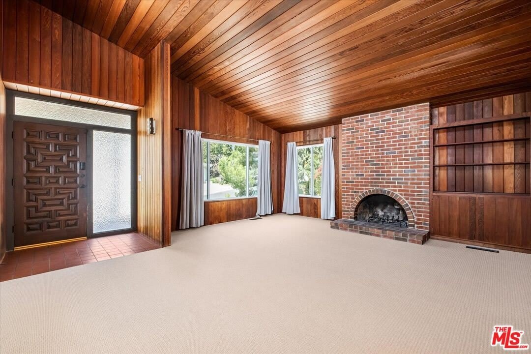 1528 Rising Glen Rd – photo 2