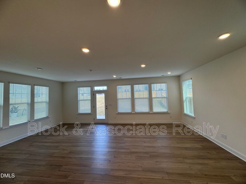 37 Bluebell St – photo 4