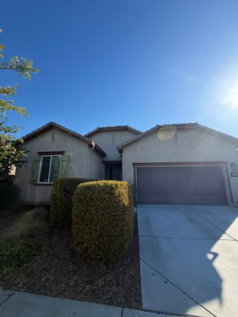 Beautiful 3 Bedroom and 2 Bathroom Home in Natomas $2,895.00 – photo 1