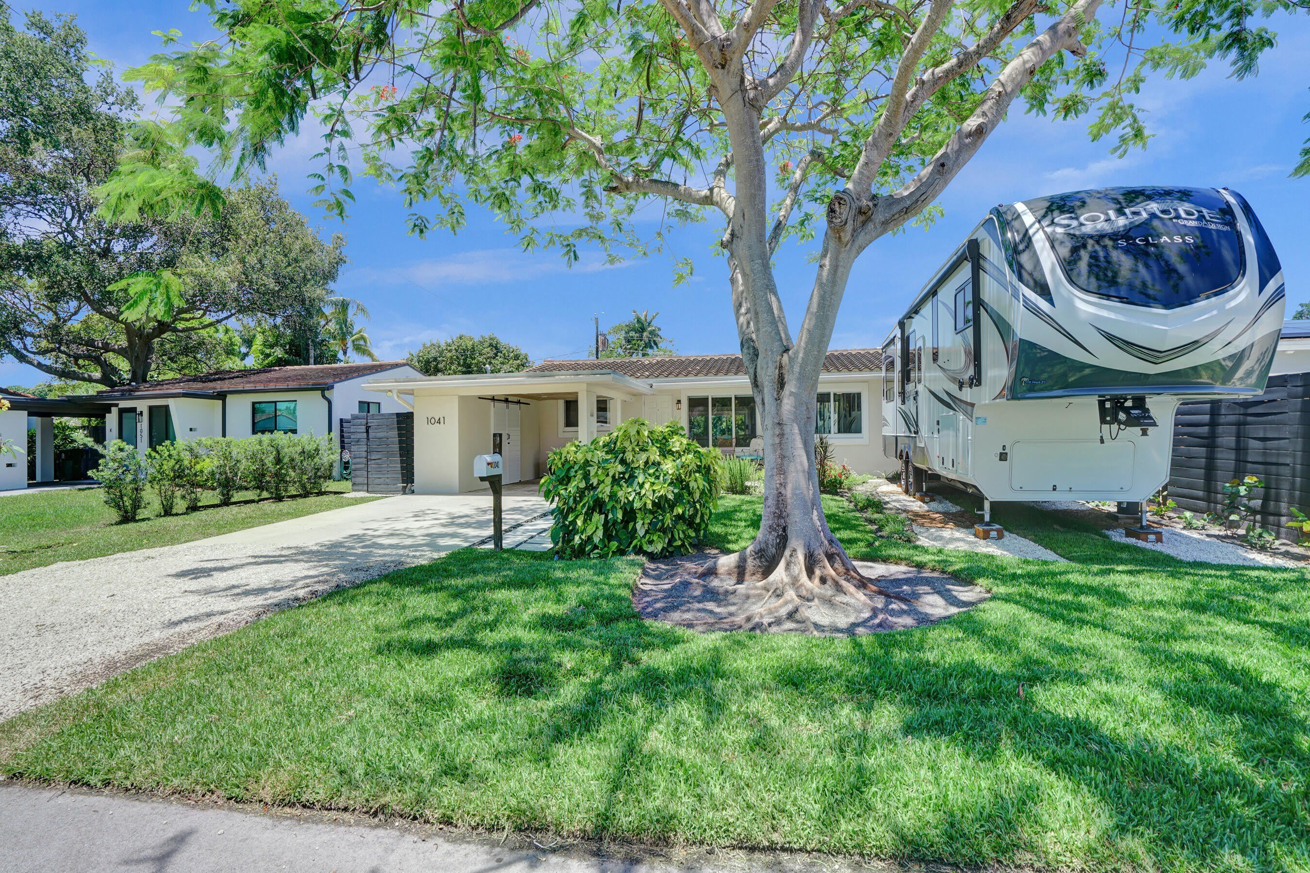 1041 SW 32nd Street – photo 1