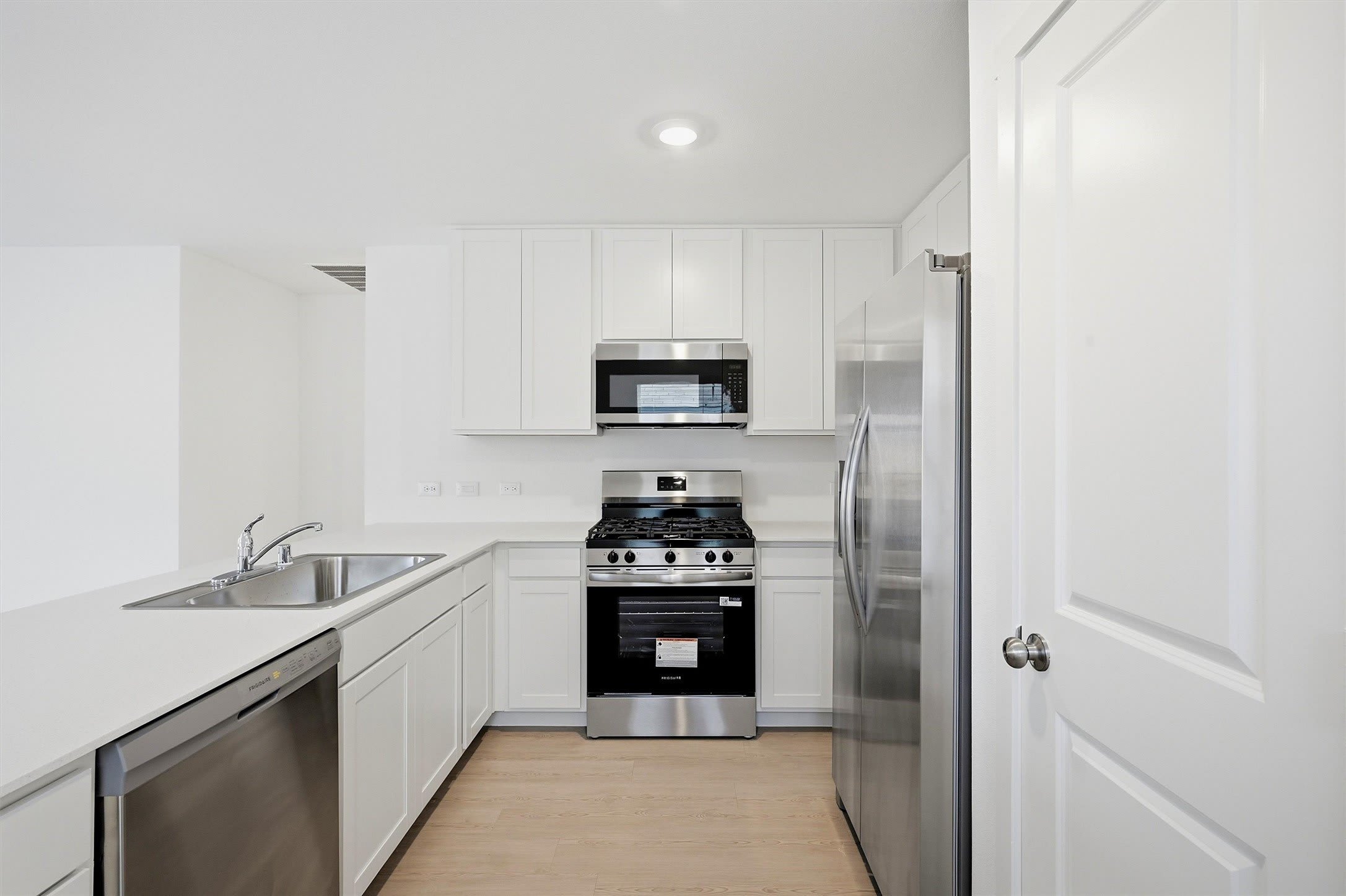 3924 Superior Place – photo 5