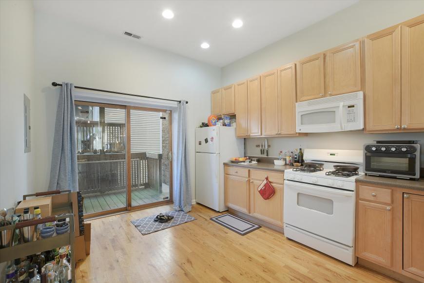2016 W Wabansia Ave – photo 1