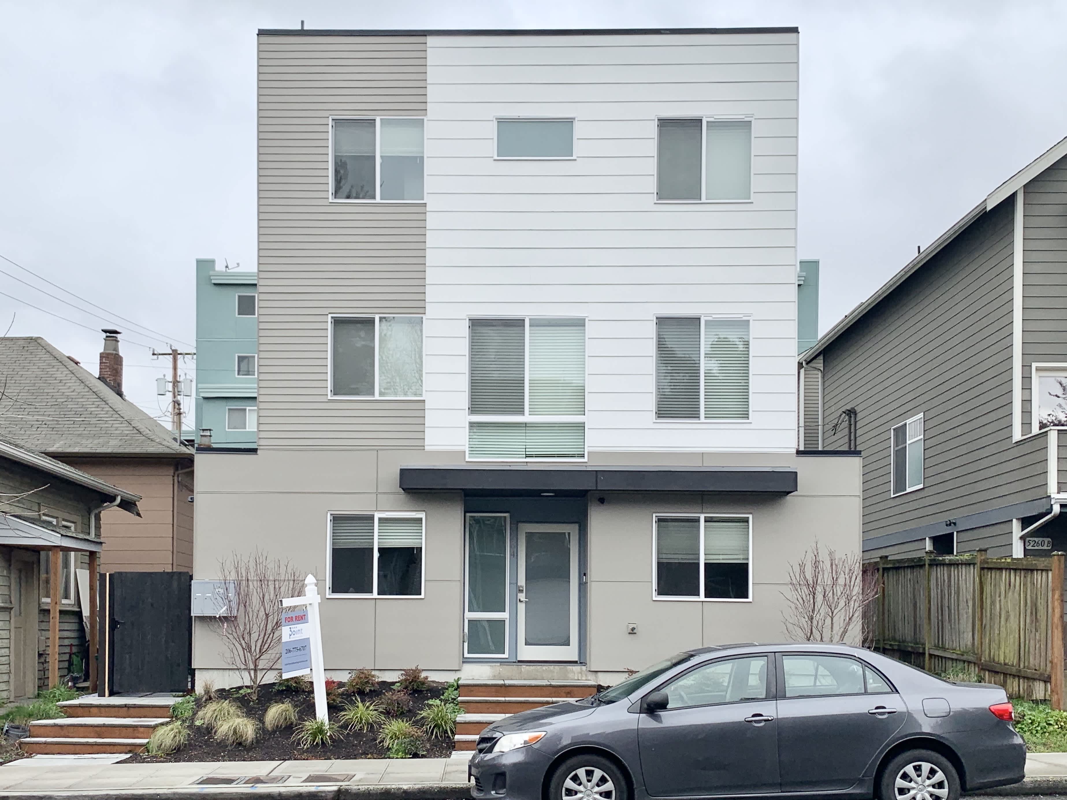The Grey House – photo 1