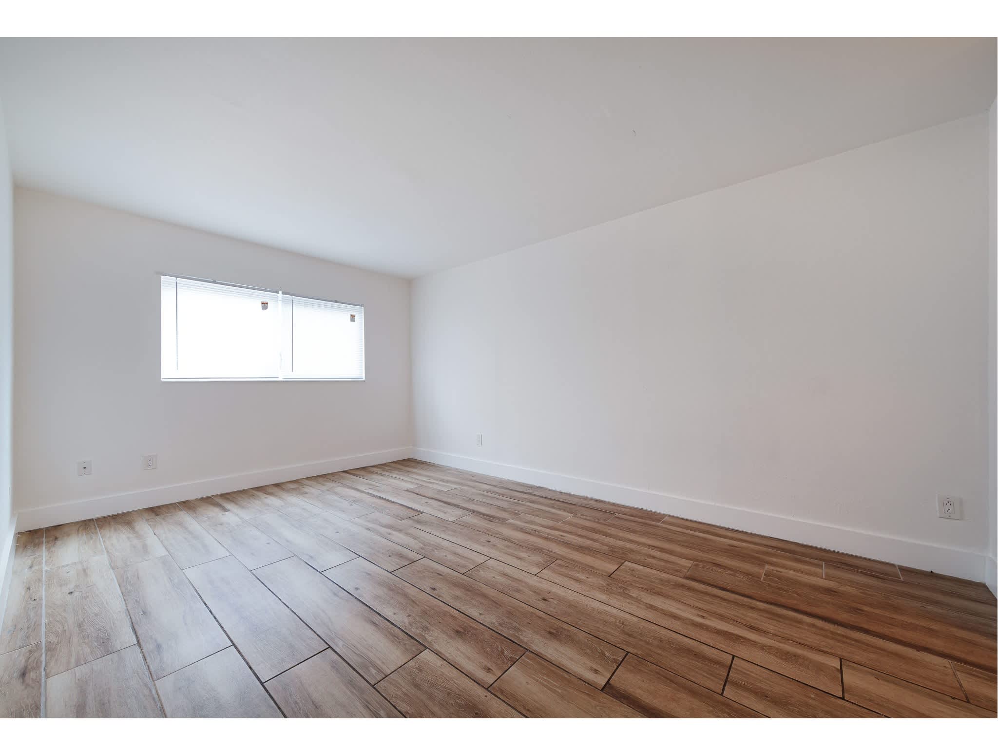3611 Oak Av 3611 Miami Fl 33133 – photo 3