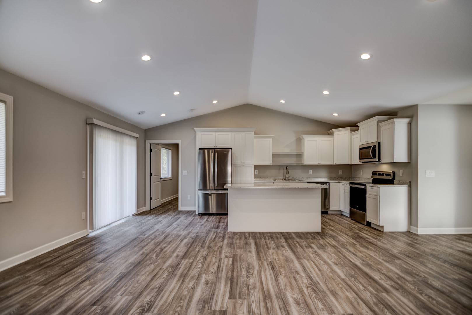 Like New 3 Bedroom Town Home – photo 1