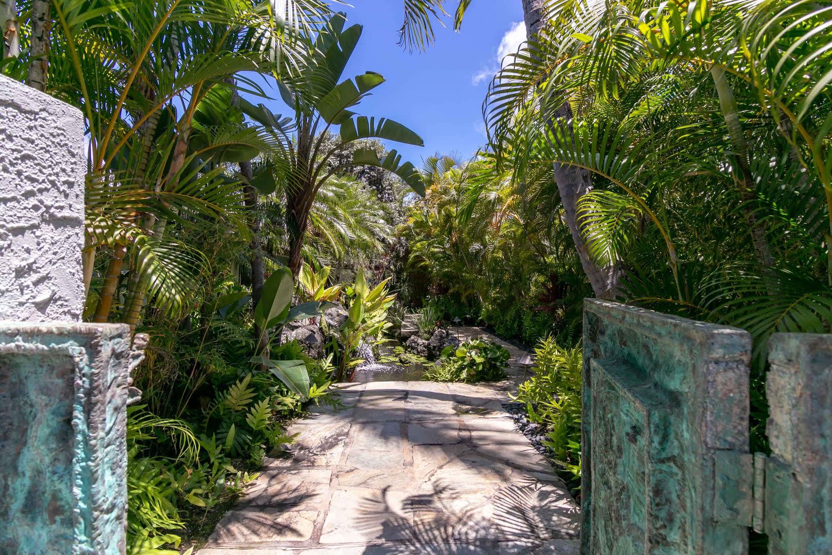 Exquisite haven in prestigious Portlock! AC, Ocean Views, Pool, Hale Ola – photo 5