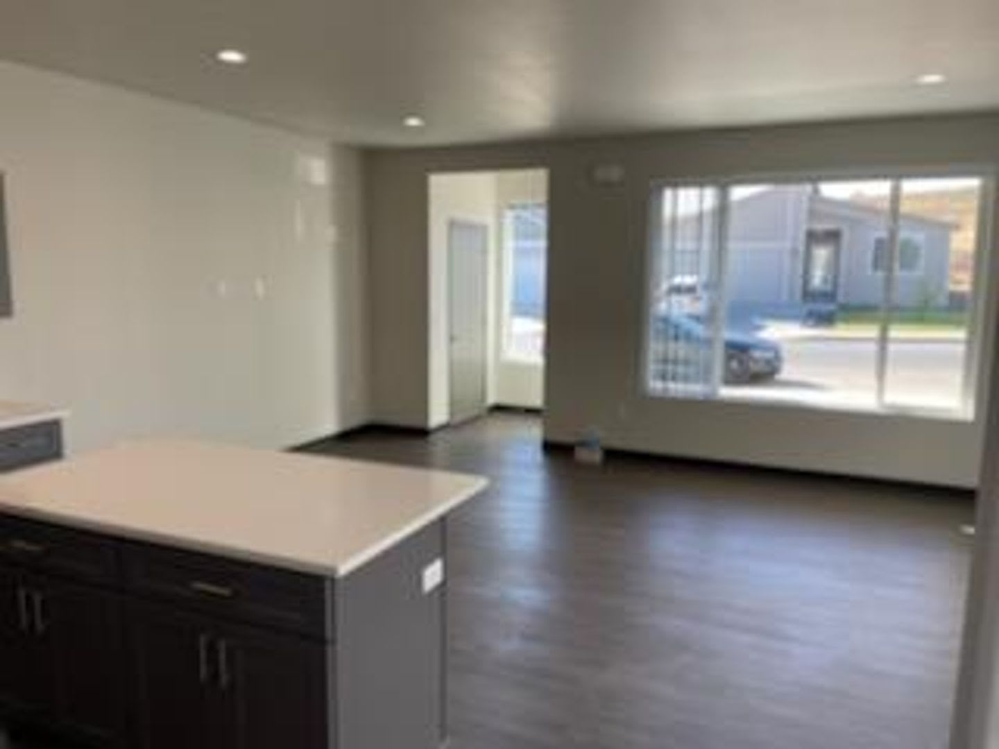 Modern design 3 bed, 2.5 bath duplex Available July 10th! – photo 3