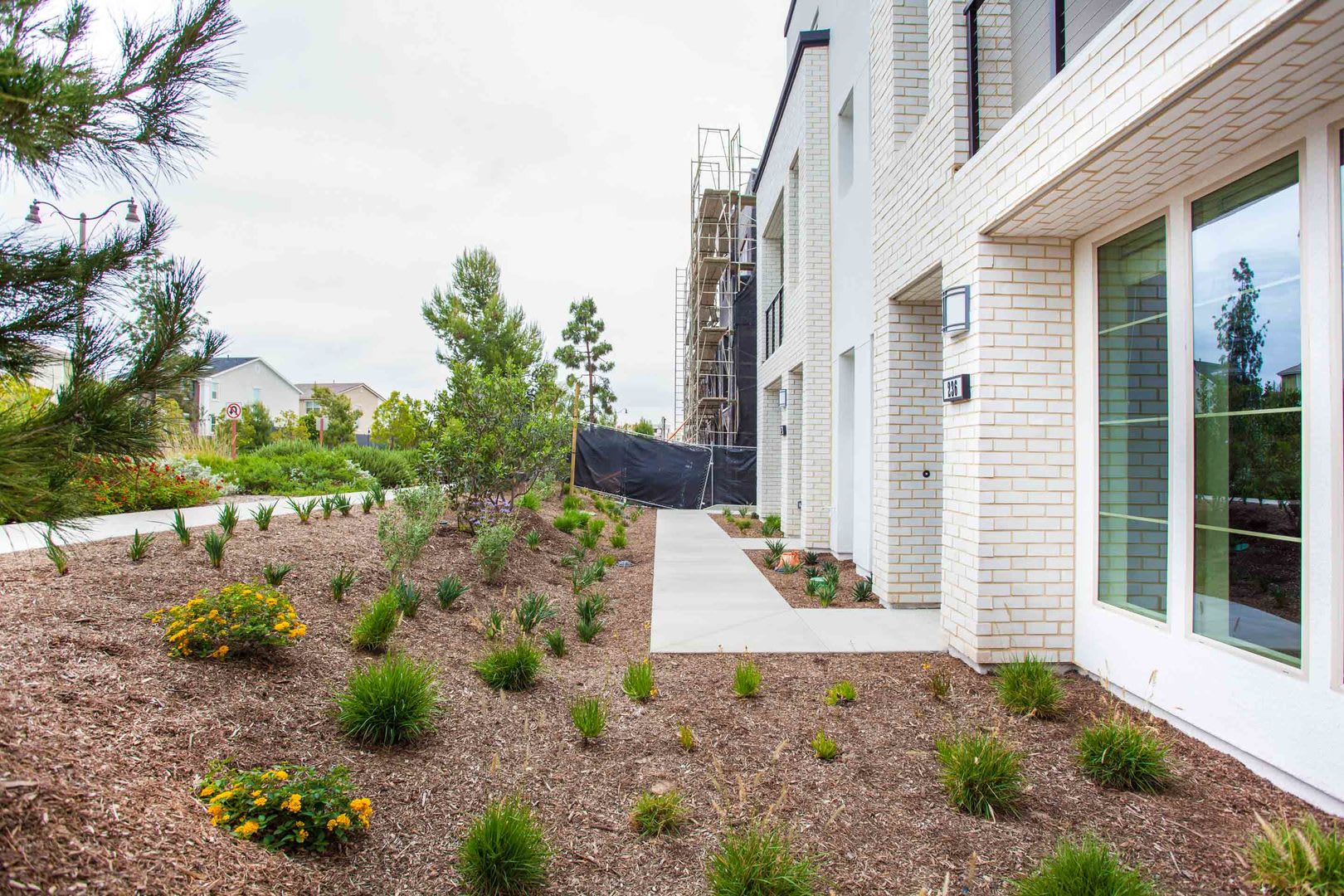 The Royal Lifestyle You Need in Windchime Community 2 BD/2.5 BA – photo 4