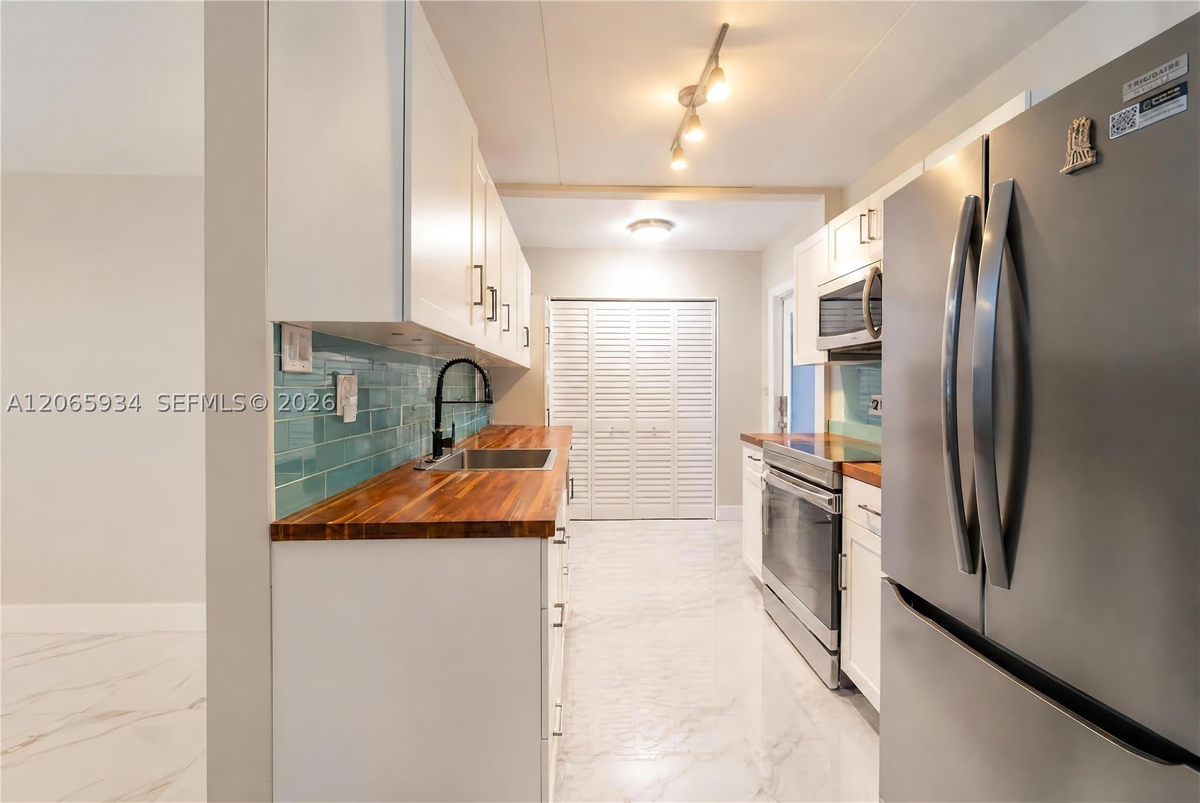 1600 N 68th Ave – photo 5