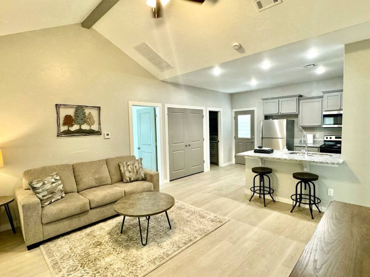 Fully Furnished 2BR/2BA – photo 3