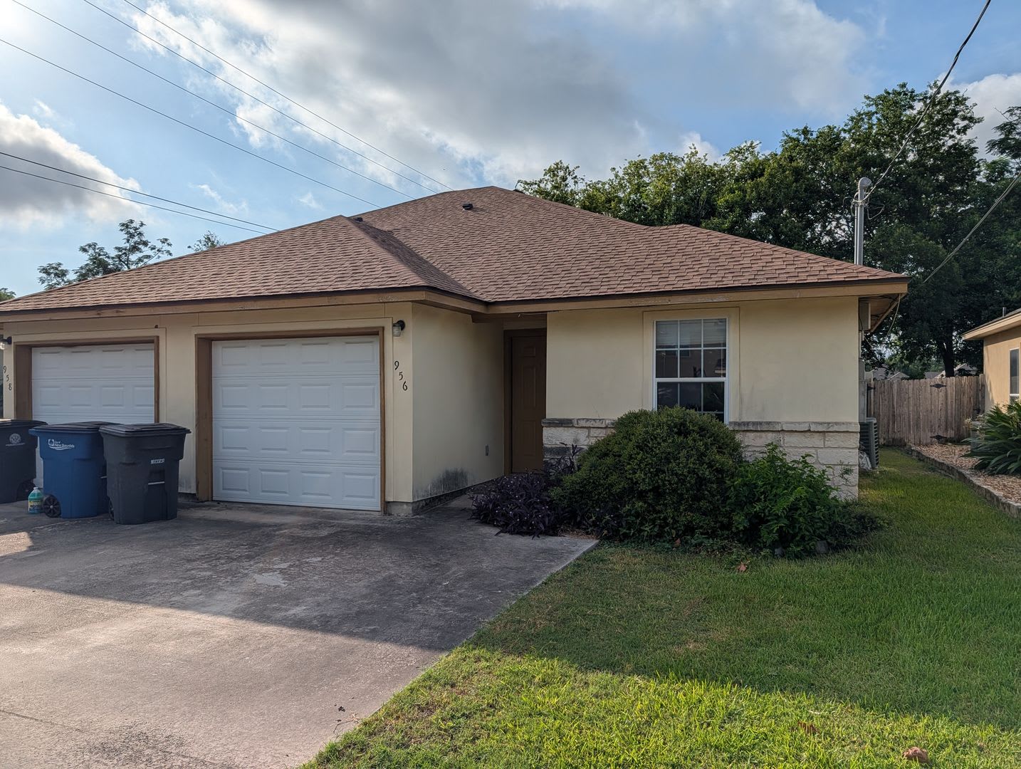Great Location with Easy Access to HWY 46 & IH 35 / Fridge Included / Covered Back Patio / CISD – photo 1