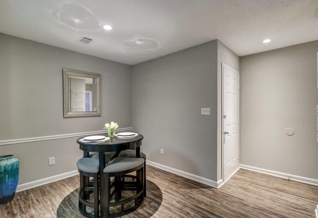 Woodhill Apartments – photo 2