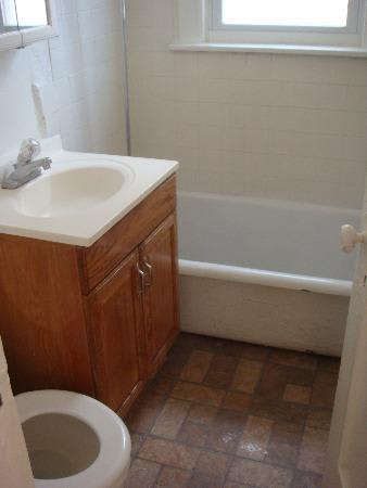 1648 W Pratt Blvd – photo 4