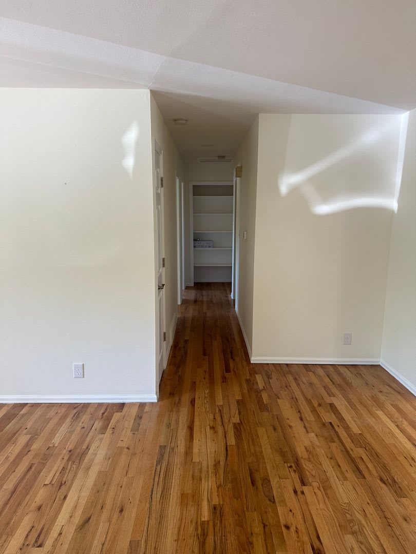 Spacious 3 Bedroom House with Garage and Large Yard! – photo 5