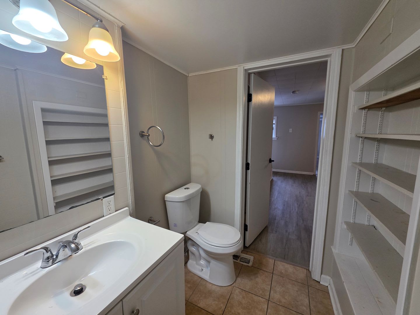 4 Bedroom, 2 Bathroom House in the South Side! – photo 5