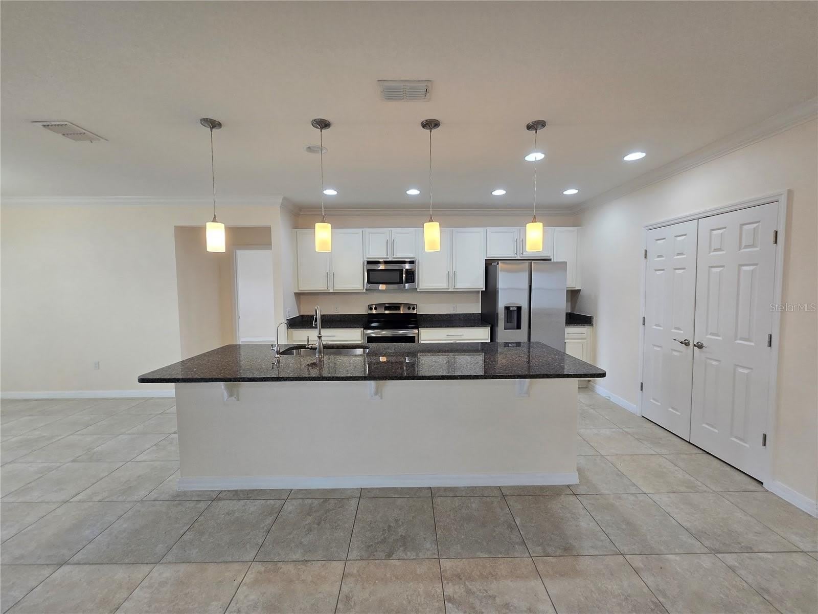2246 WAUKEGAN Drive – photo 5