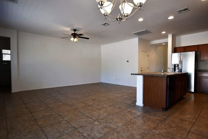 3828 South Vineyard Avenue – photo 5