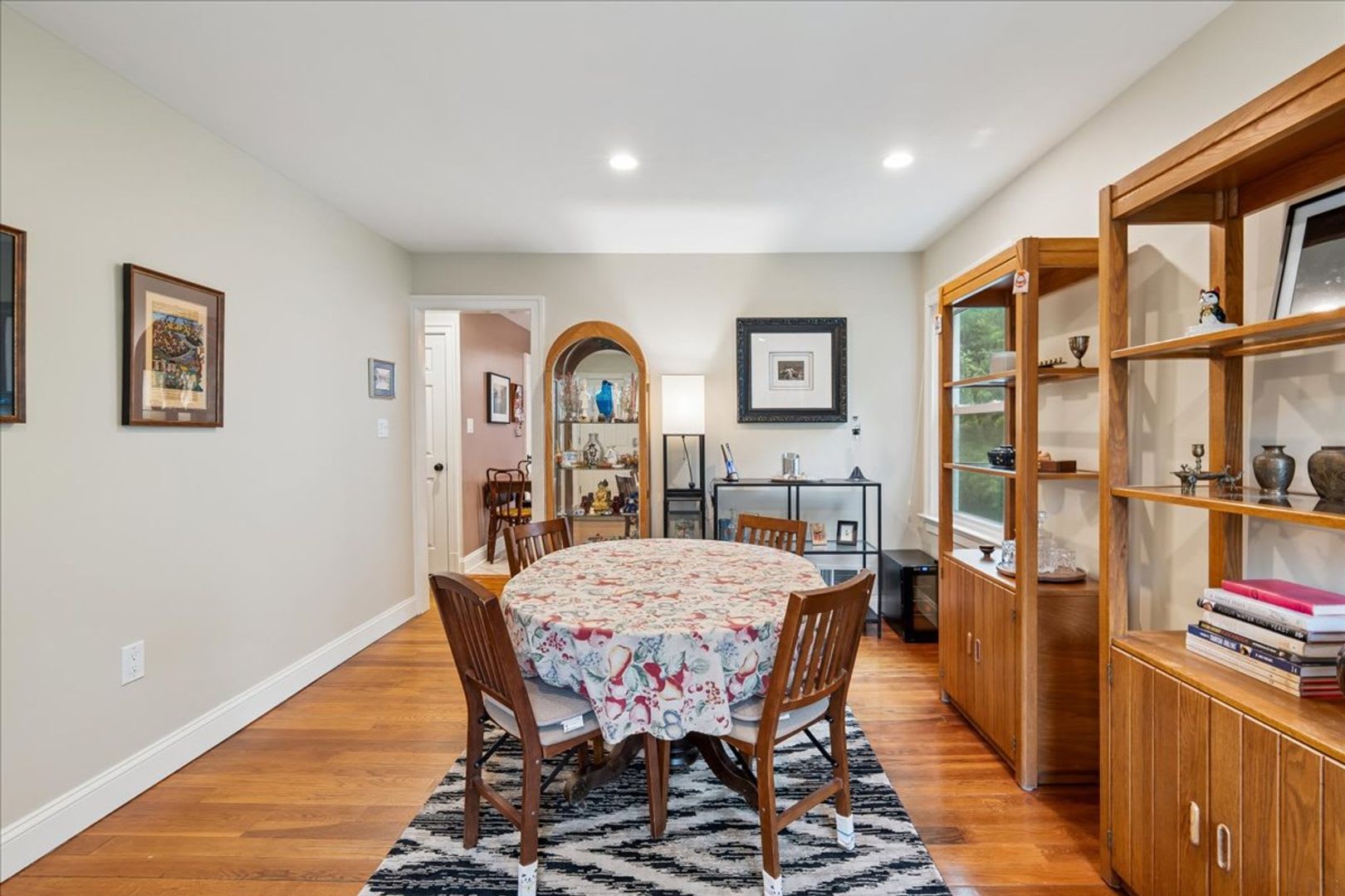 Beautifully updated 4 BE Bungalow in Kensington, awesome deck overlooking large backyard! – photo 5