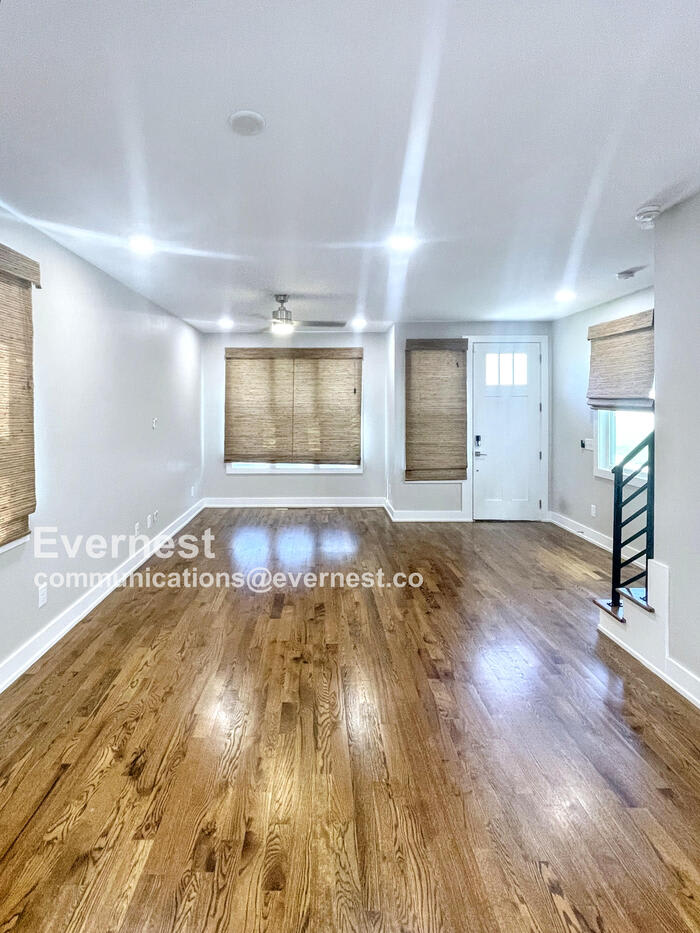 2116 Courtney Avenue – photo 5