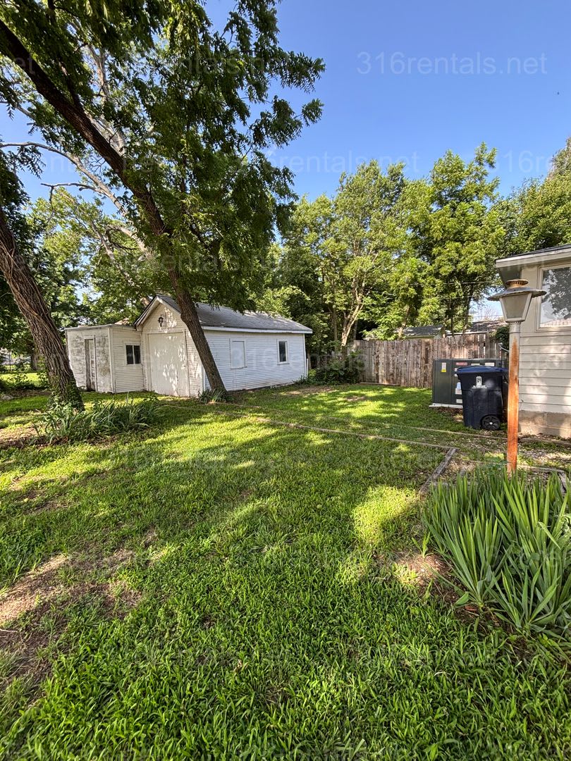 Two bed one bath house available now! – photo 3
