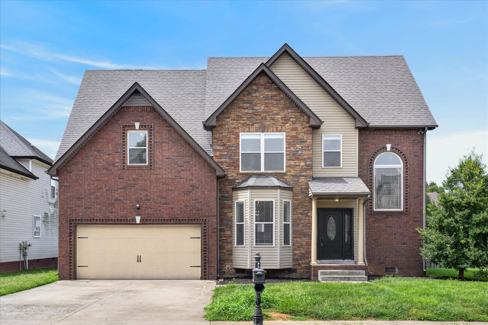 Pet Friendly Three Bedroom! – photo 1