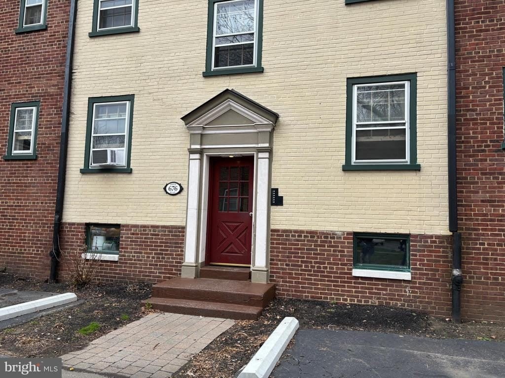 676 PERTH PLACE – photo 1