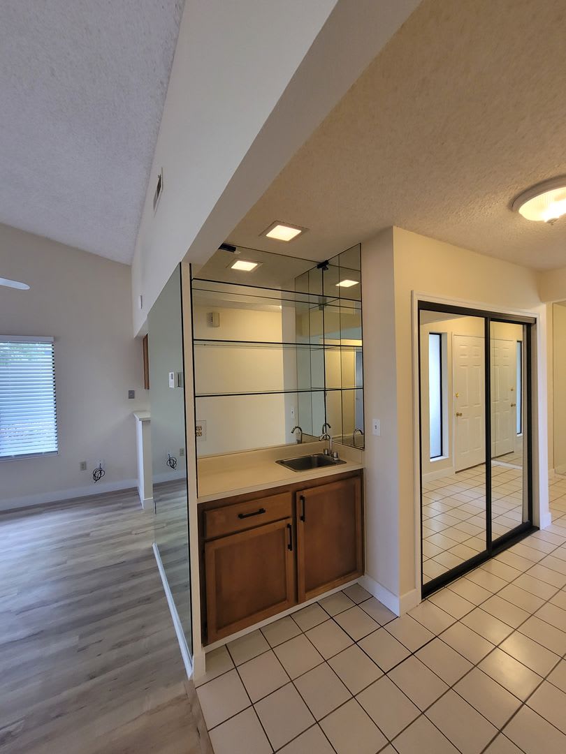 Open Airy 3 Bed Home With Private Patio In Discovery Bay – photo 3