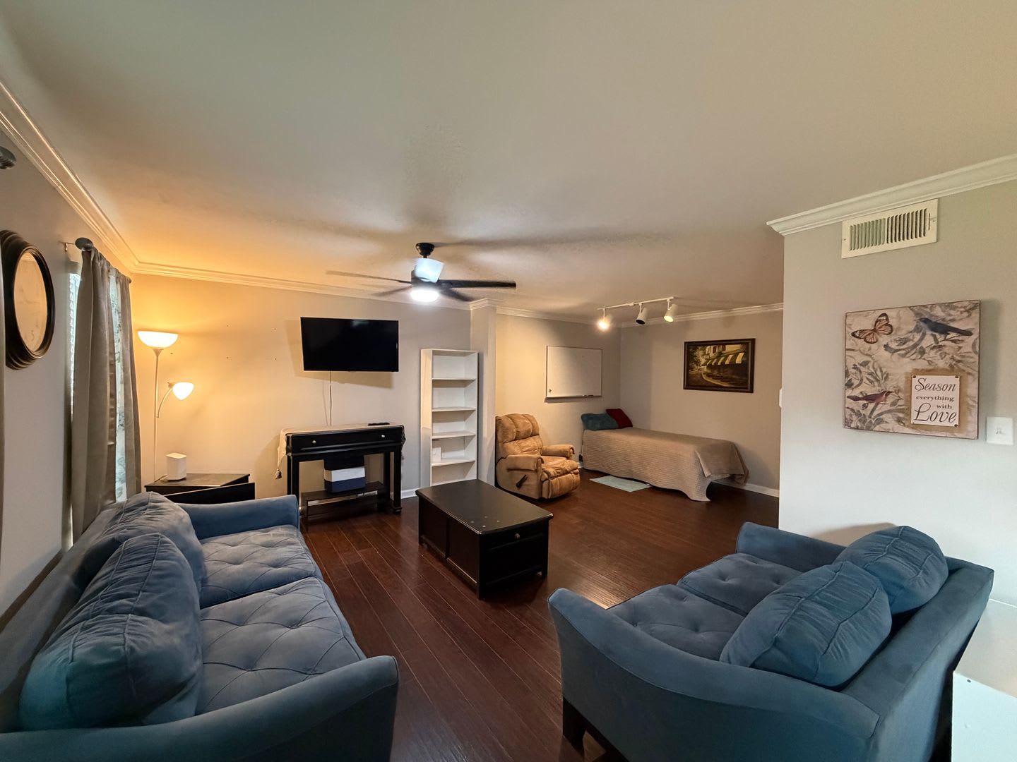 Beautiful 3 Bedroom Townhome – photo 2