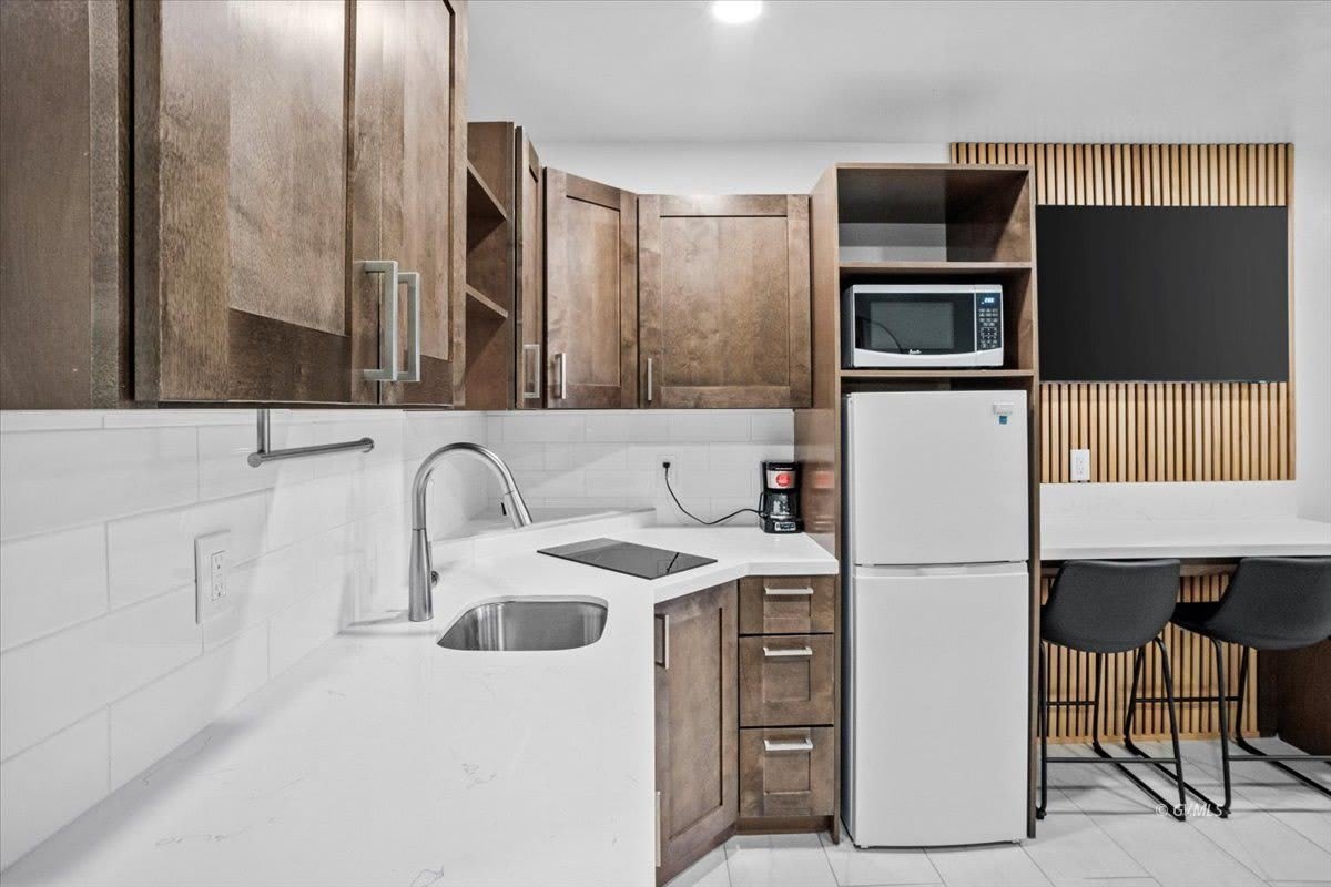 1879 Peppertree Dr – photo 4
