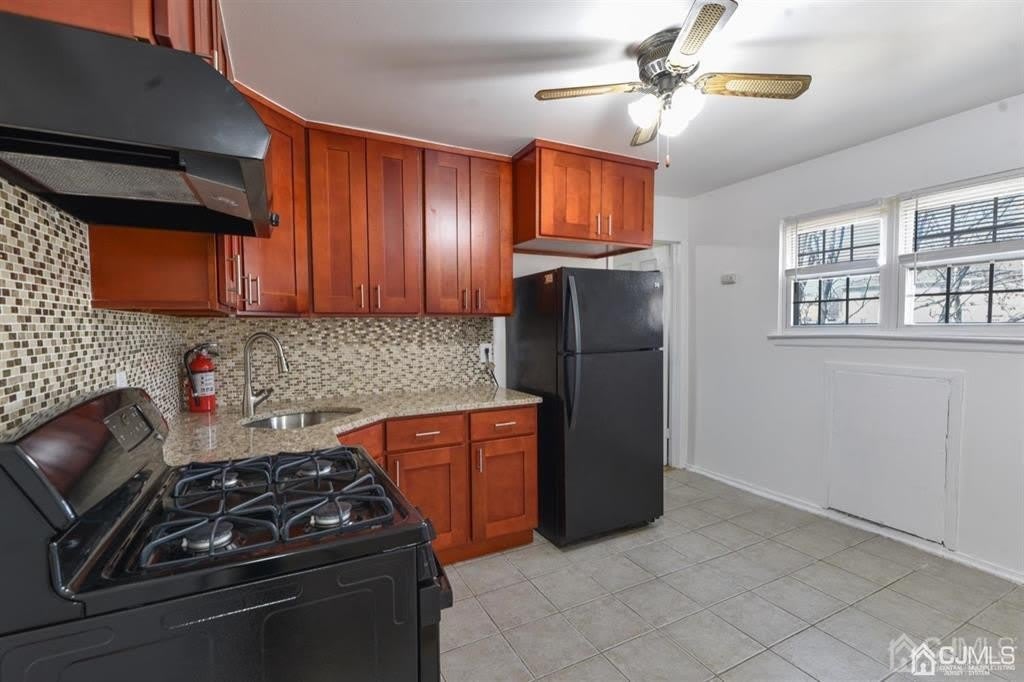 204 College Drive – photo 3