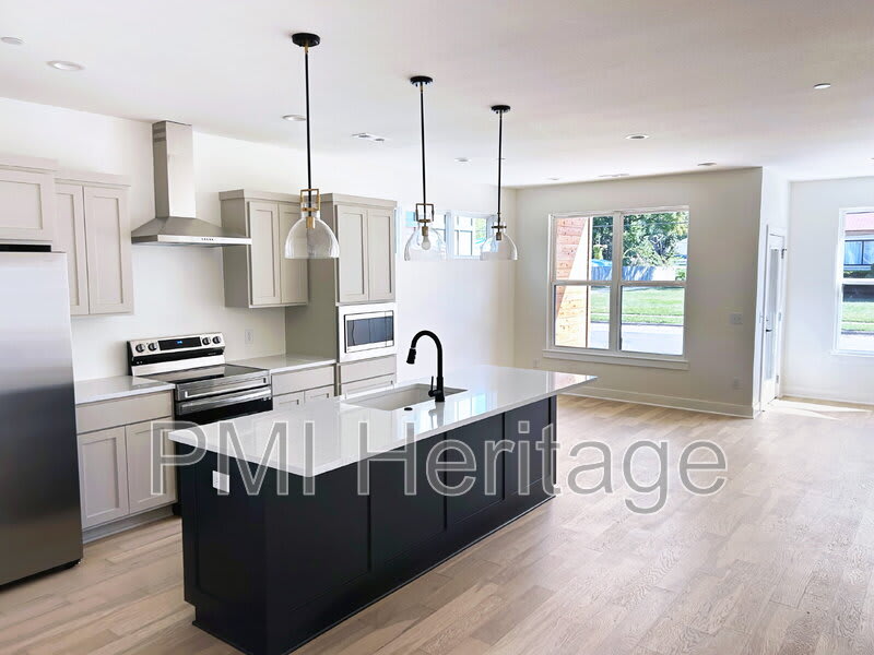 602 North 6th Street – photo 1